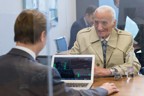 Banque Postale formation pour devenir conseiller clientèle senior