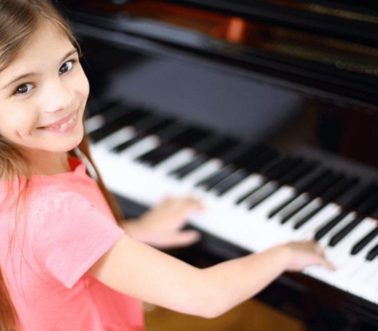 Pourquoi une routine est cruciale dans l’apprentissage du piano pour les enfants