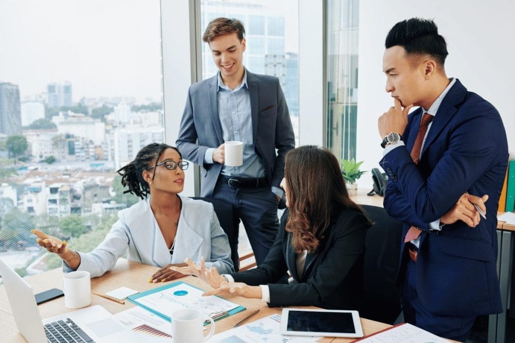 équipe de gestion de la paie et RH d'une entreprise